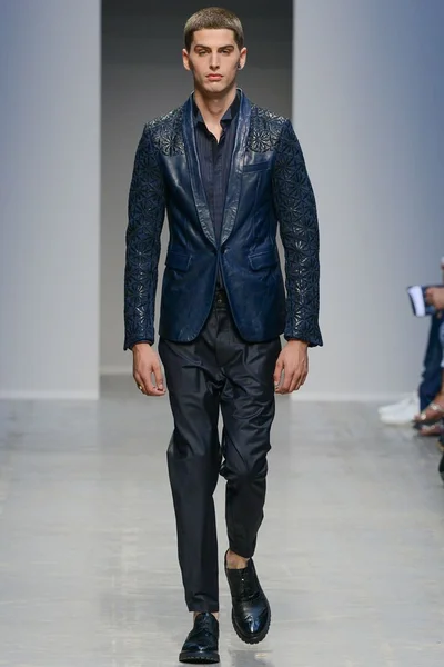 Look 38